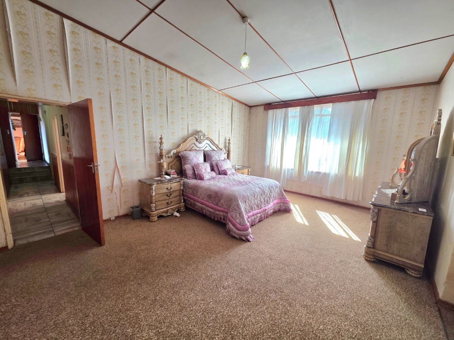 5 Bedroom Property for Sale in Jordania Free State